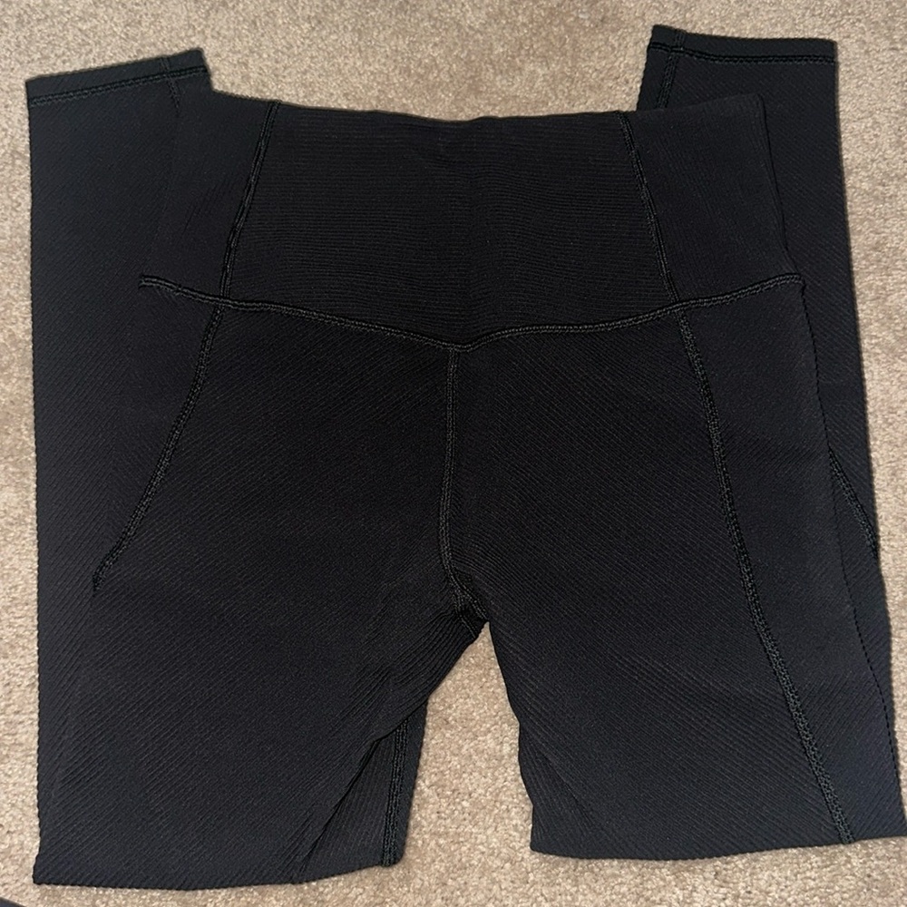 Athleta Leggings Size Medium, ribbed material